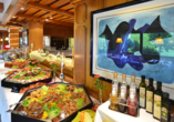 Am Abend werden Ihnen im Sauerland Alpin Hotel schmackhafte Gerichte serviert.