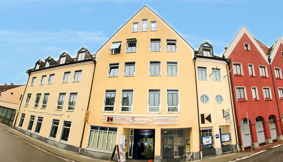 Außenansicht des Stadthotels Deggendorf