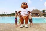 Hody, das lustige Maskottchen im Mjus Resort & Thermal Park