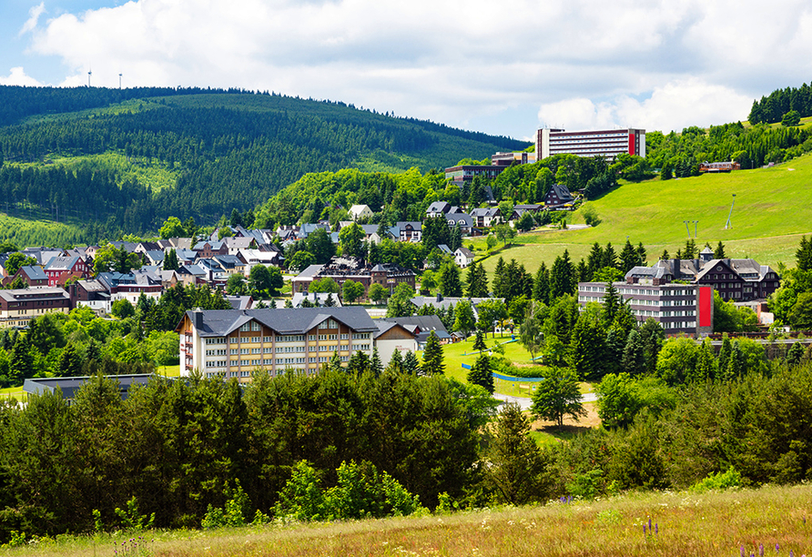 Der Blick über Oberwiesenthal bleibt Ihnen unvergessen.
