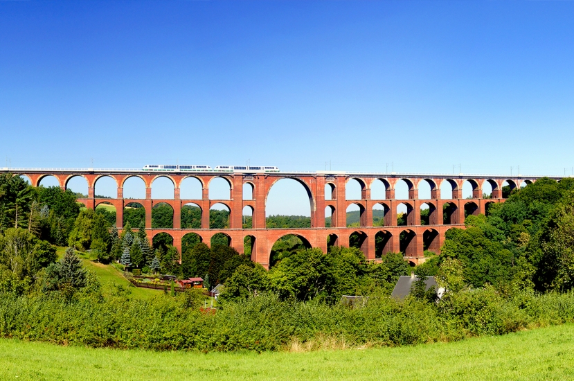 Besuchen Sie das imposante Ausflugsziel Göltzschtalbrücke.