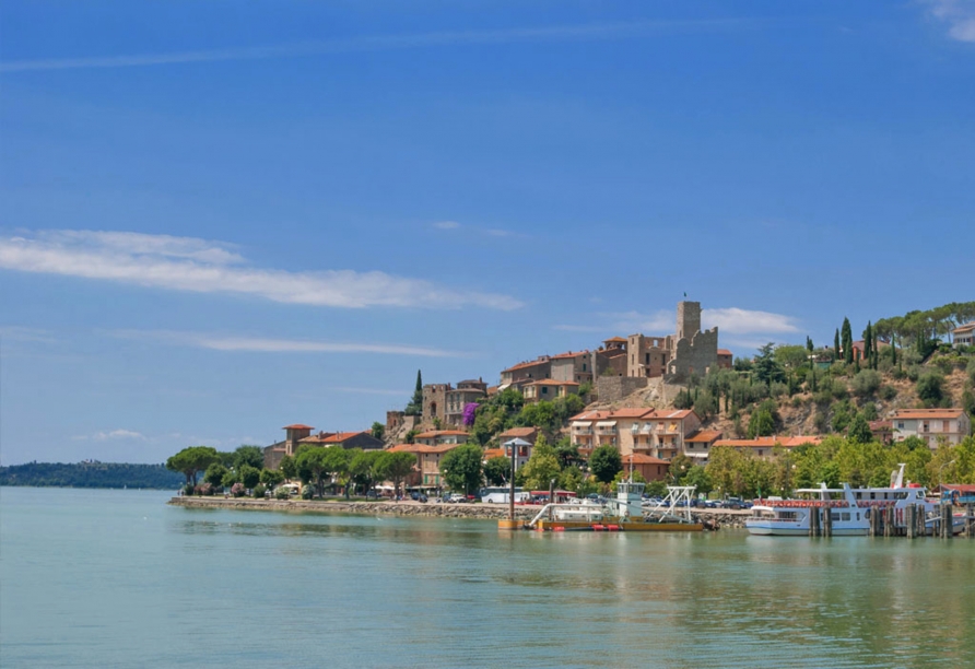 Blick auf Passignano sul Trasimeno am Trasimenosee