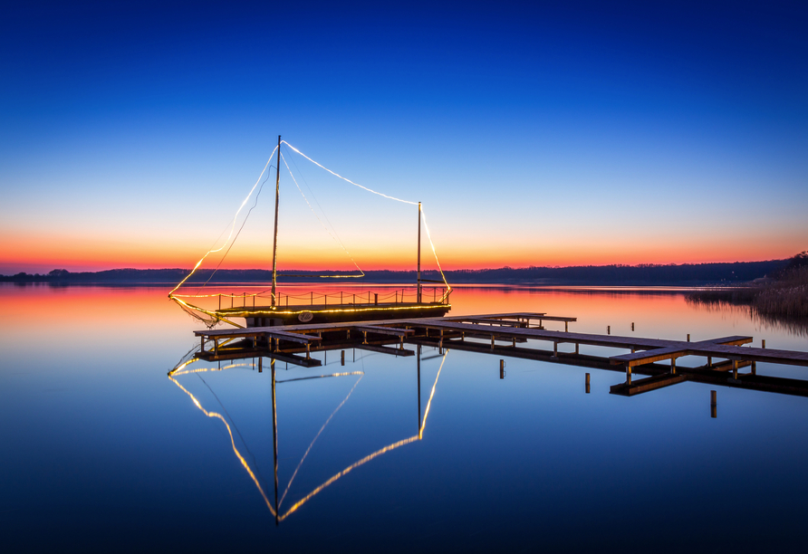 Der Rangsdorfer See lädt zu erholsamen Spaziergängen am Wasser ein.