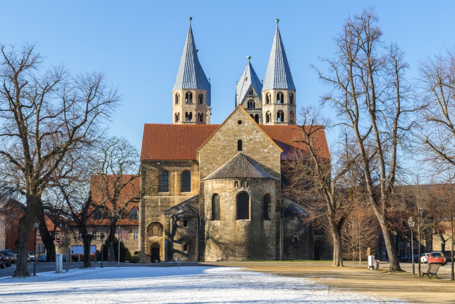 Halberstadt erreichen Sie schon nach ca. 8 km.