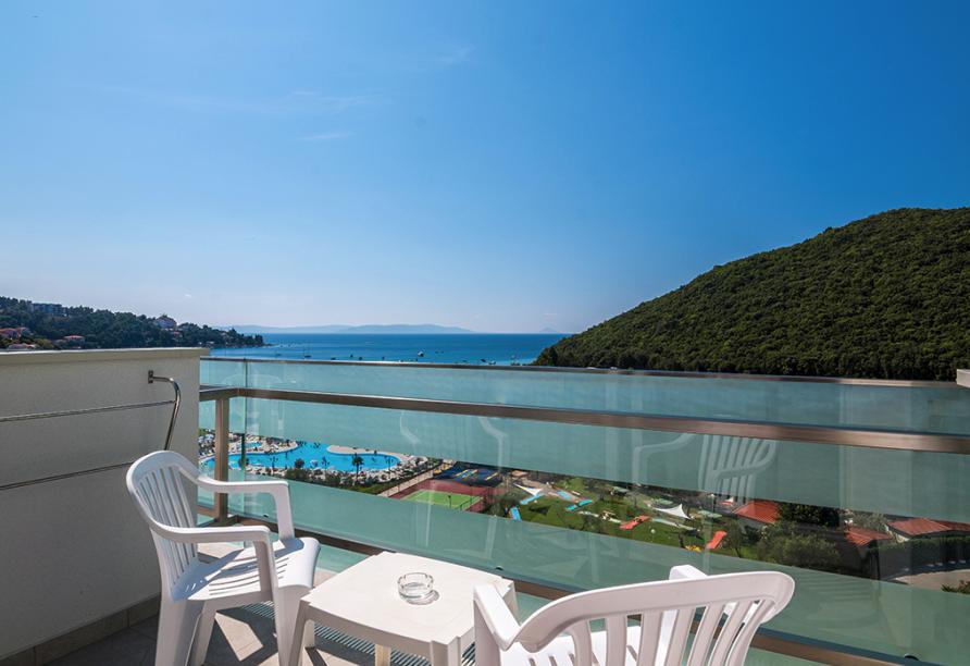 Beispiel eines Superiorzimmers Meerseite mit Balkon im Hotel Hedera in Rabac