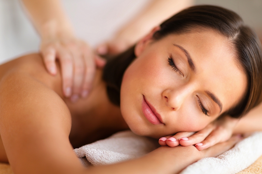Entspannen Sie bei einer Massage.