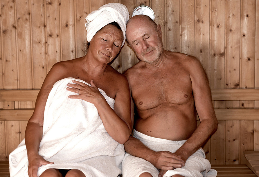 Parkhotel Am Glienberg, Paar in der Sauna