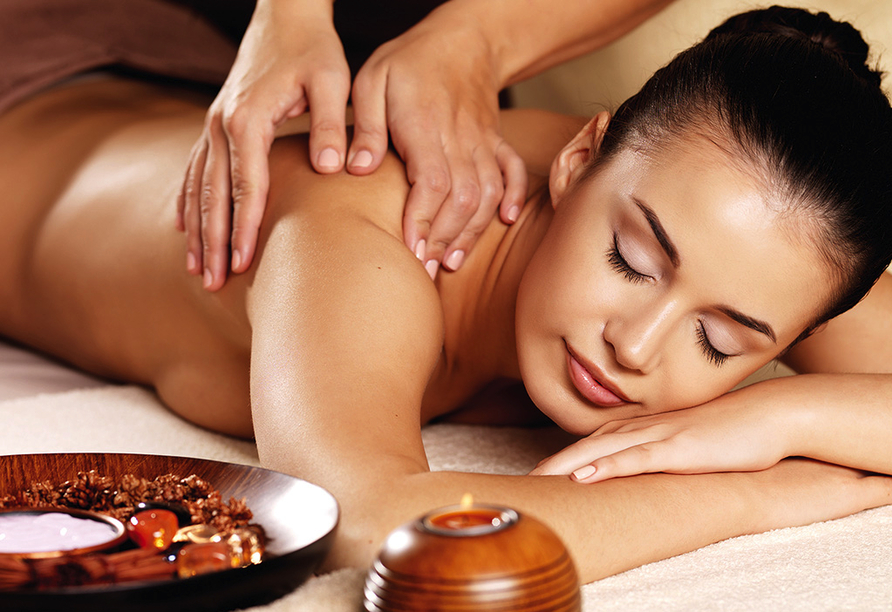 Parkhotel Am Glienberg, Frau bei Massage