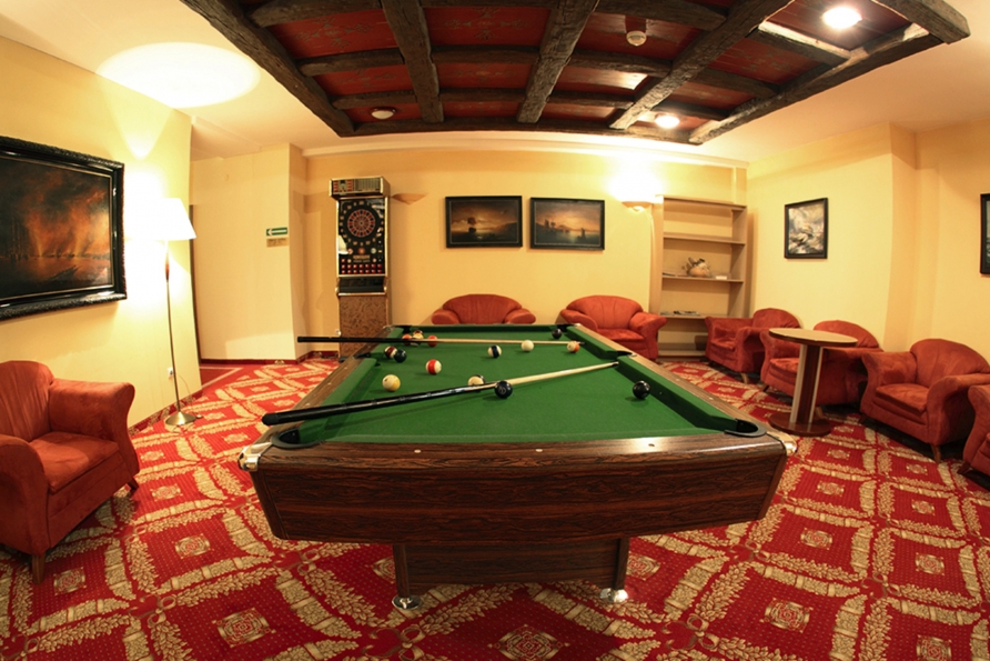 Billardraum im St. Lukas Medical & Spa Hotel