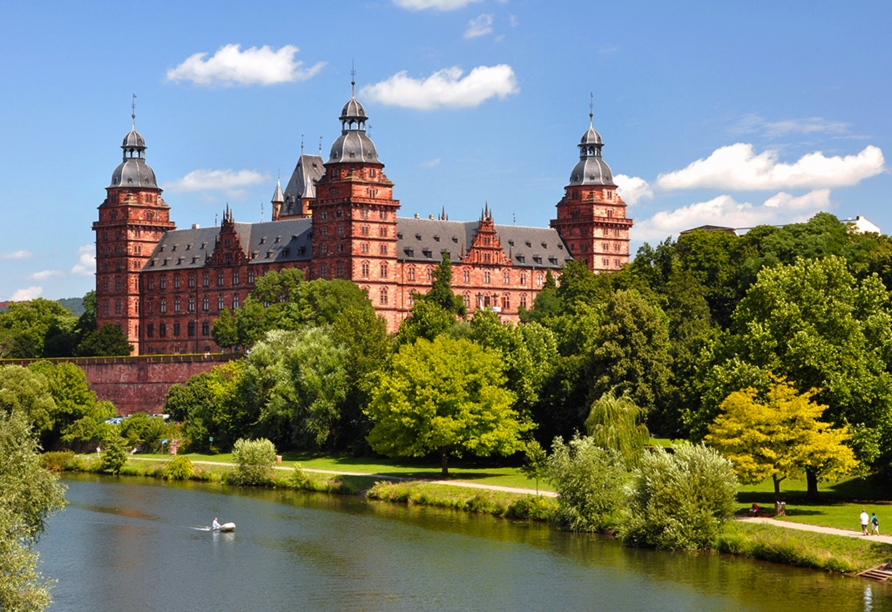 Das Schloss Johannisburg in Aschaffenburg erwartet Sie.