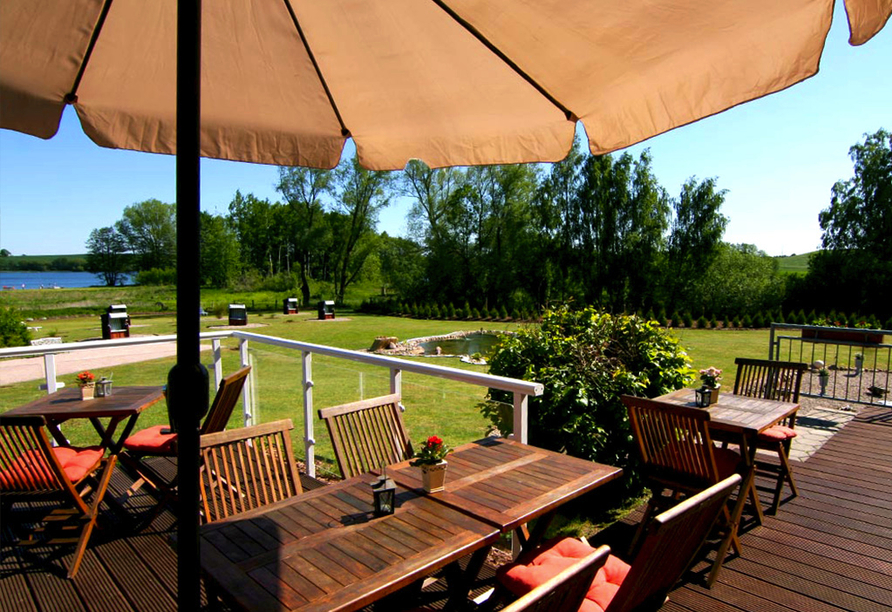 Die Terrasse könnte gerade bei sonnigem Wetter zu Ihrem Lieblingsplatz werden.