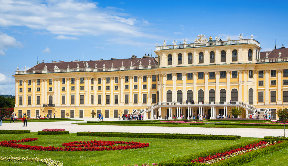 Wandeln Sie im Schloss Schönbrunn auf den Spuren von Kaiserin Sisi.