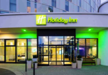 Holiday Inn Hamburg - City Nord, Außenansicht vom Eingang