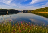 Besuchen Sie die idyllische Wahnbachtalsperre in der Nähe.