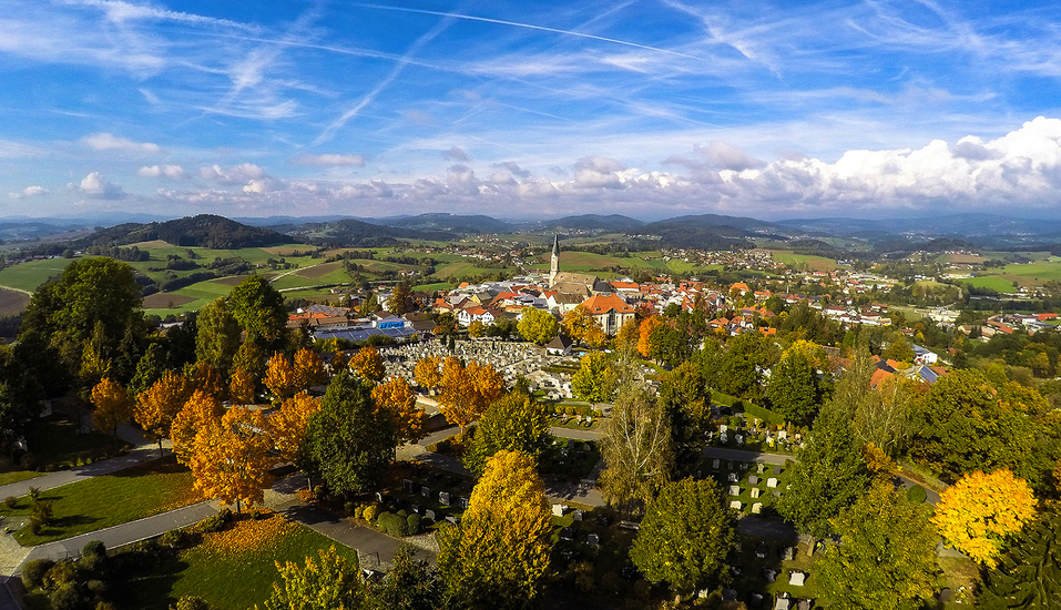 Die ruhigen Gassen von Waldkirchen laden dazu ein, die Schönheit des Bayerischen Waldes bewusst zu genießen.