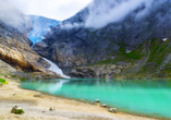 Machen Sie einen Ausflug zum Briksdalsbreen-Gletscher und bewundern Sie die Schönheit der Natur.