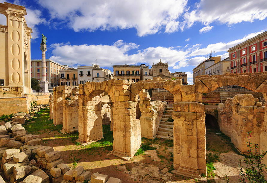 Besuchen Sie die Stadt Lecce bei einem Ausflug und entdecken Sie die antiken römischen Ruinen.