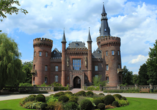 Das nahegelegene Schloss Moyland mit der großen Parkanlage ist einen Ausflug wert.