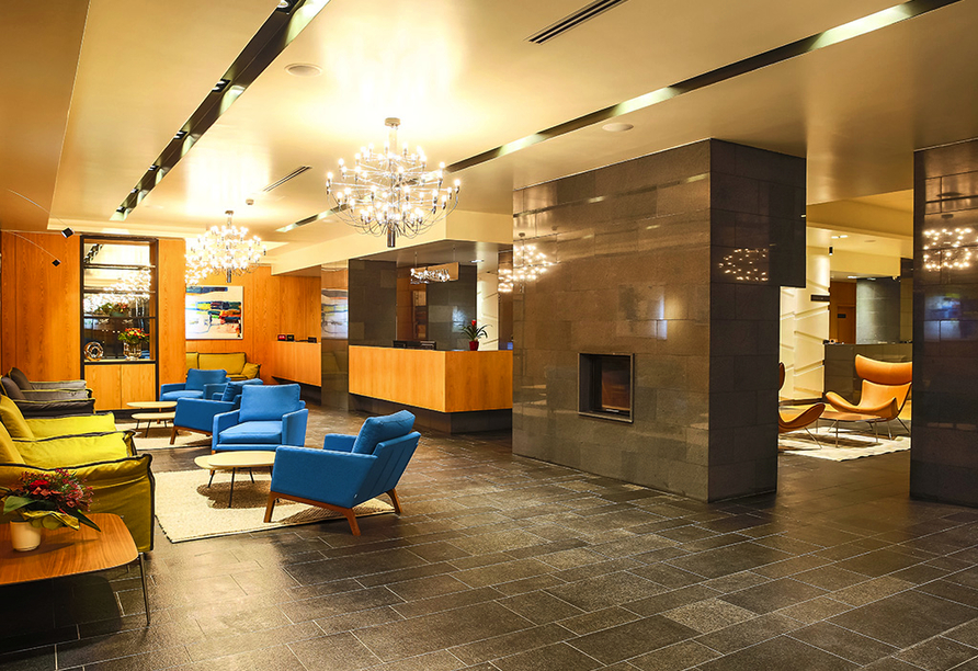 Die Lobby vom Grand Hotel Suhl ist gemütlich ausgestattet.