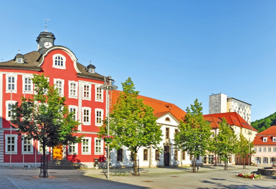 Erkunden Sie die herrliche Stadt Suhl mit ihren ruhigen Plätzen und kleinen Cafés.