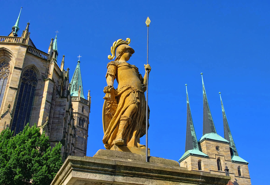 Statue vor dem Erfurter Dom