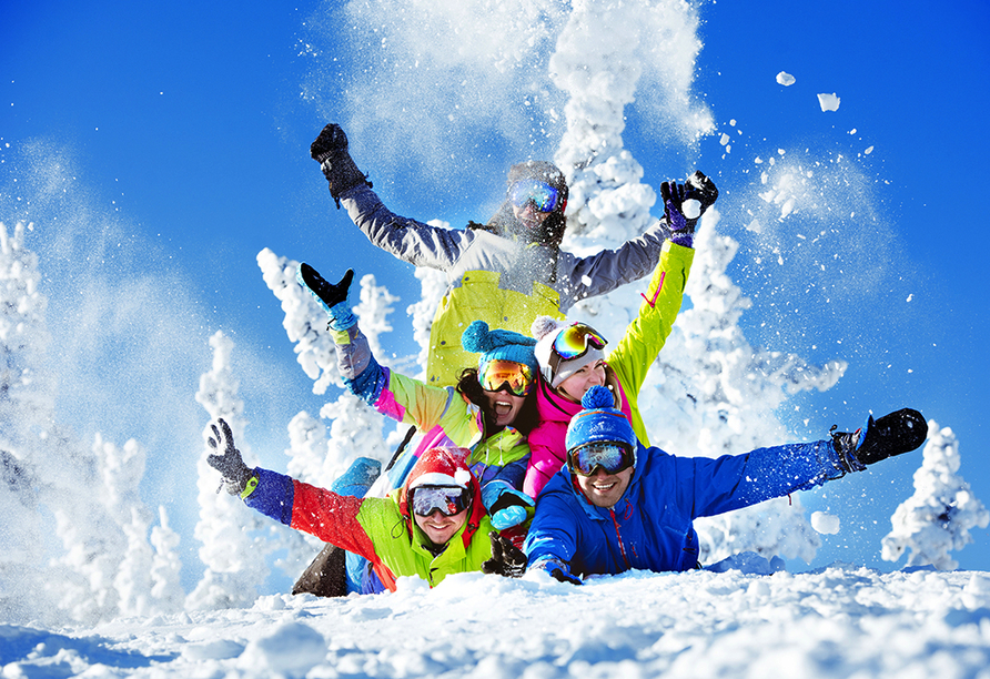 In der kalten Jahreszeit kommen Skifahrer, Langläufer und Snowboarder auf ihre Kosten.