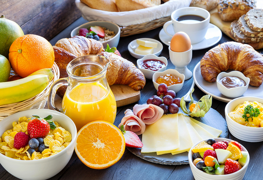 Starten Sie nach einem reichhaltigen Frühstück gut gestärkt in den Tag.