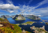 Entdecken Sie ab Leknes die einzigartige Landschaft der Lofoten.
