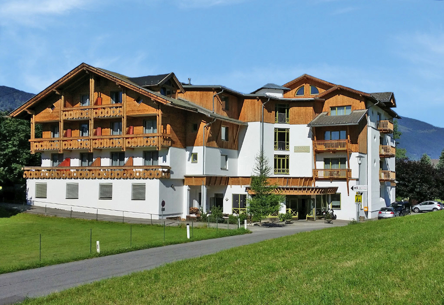 Hotel Laurenzhof in Lendorf, Außenansicht Sommer
