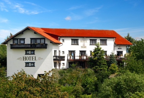 Außenansicht des Hotels auf der Hohe