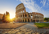 Machen Sie einen Ausflug nach Rom und besuchen Sie das Kolosseum.