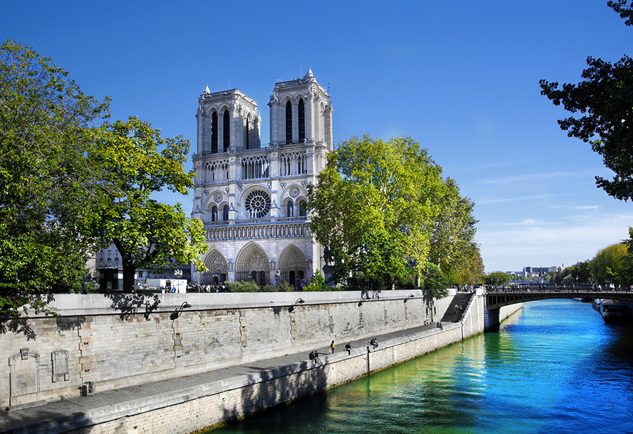 Statten Sie der Katherale Notre-Dame de Paris einen Besuch ab.