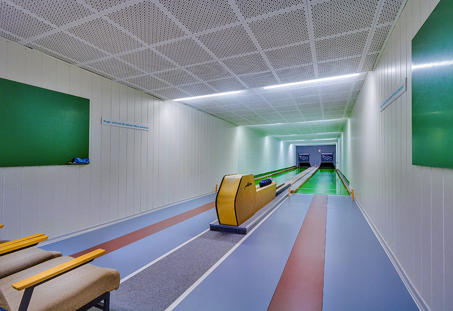 Die Kegelbahn des Ferien Hotels Rennsteigblick sorgt für Freizeitspaß.