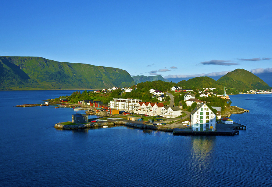 Die Hafenstadt Ålesund liegt am Eingang zum Geirangerfjord.