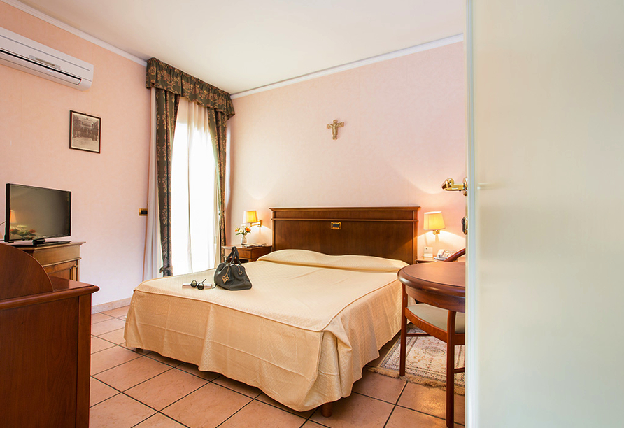 Mediterrane Vielfalt an Italiens Stiefelspitze, Hotel Santa Lucia, Beispiel Doppelzimmer