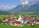 Das Tiroler Filmdorf Ellmau am Fuß des Wilden Kaisers