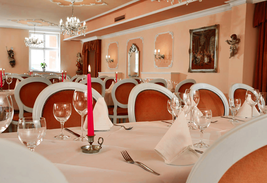 Lassen Sie sich im Restaurant des Romantica Hotels Blauer Hecht kulinarisch verwöhnen.