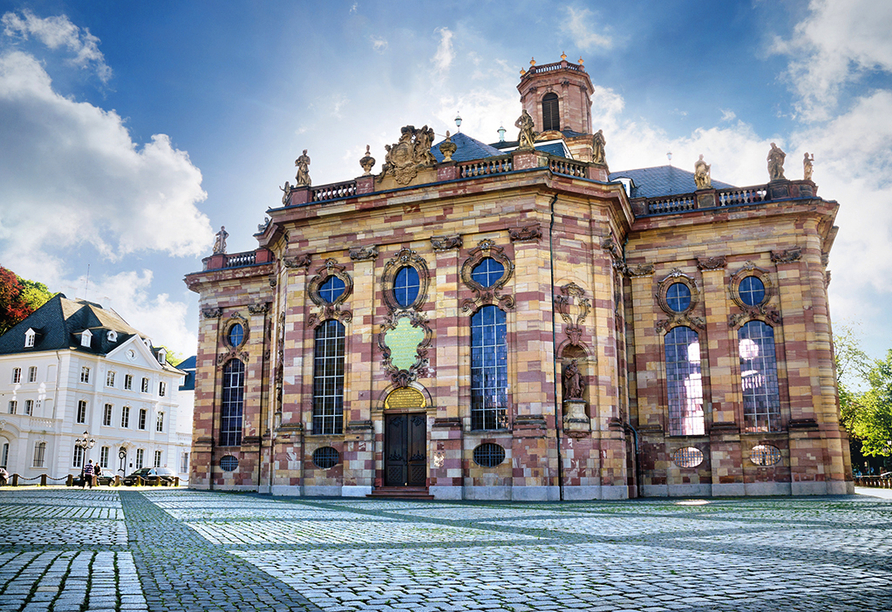 Die Ludwigkirche gilt als heimliches Wahrzeichen und gehört damit zu den wichtigsten Sehenswürdigkeiten in Saarbrücken. 