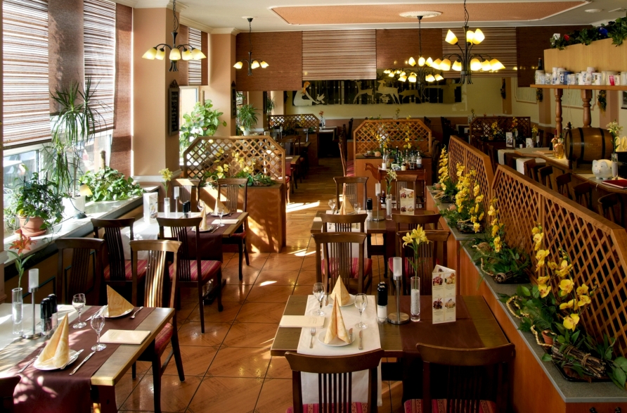 Lassen Sie sich im Restaurant des Hotels am Schlossberg verwöhnen.