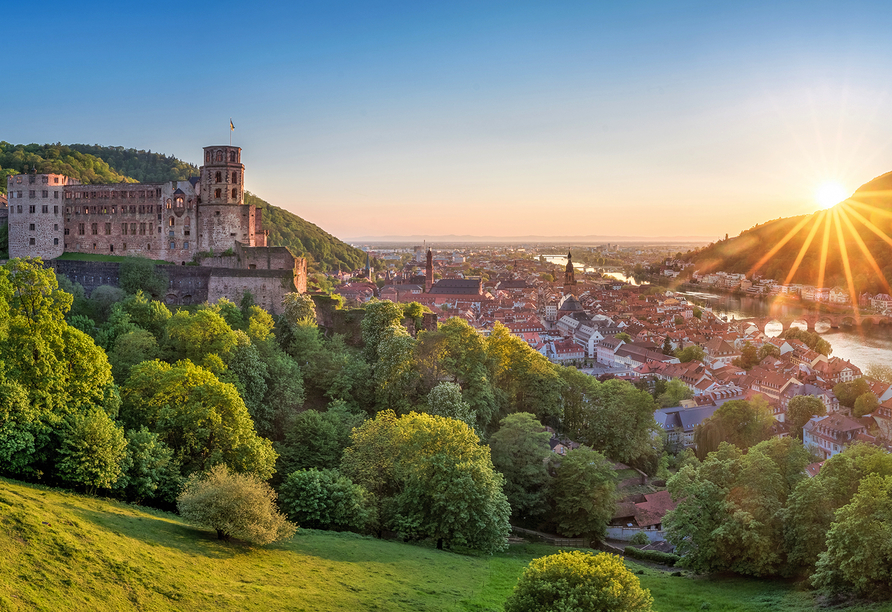 Ein Ausflug nach Heidelberg mit dem bekannten Heidelberger Schloss ist empfehlenswert.