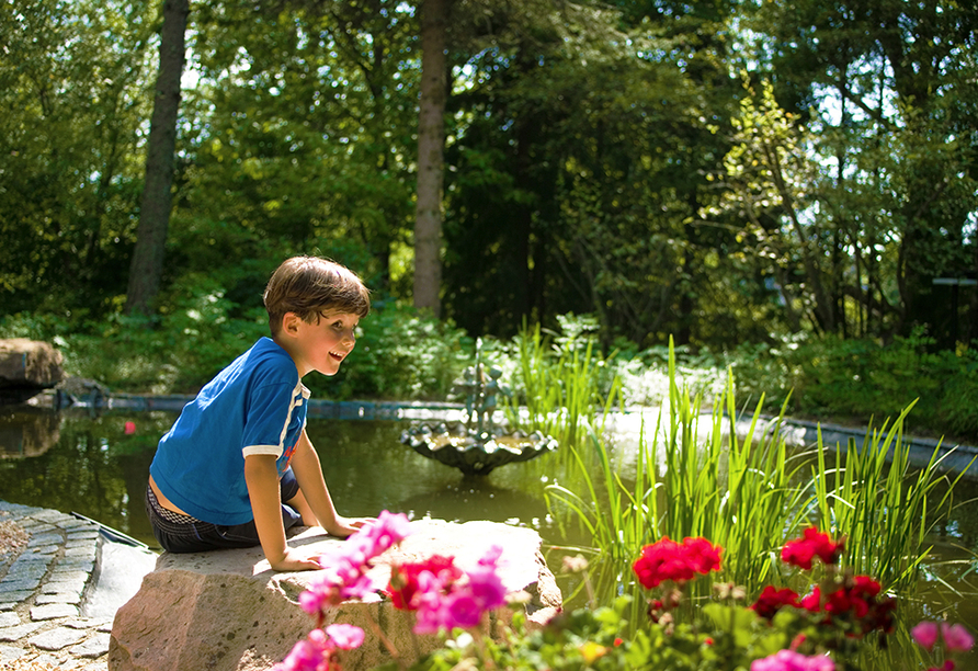 Genießen Sie die Sonne im Garten des DORMERO Hotels Freudenstadt.