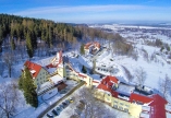 Das Hotel Klinika Mlodosci Medical SPA im Winter
