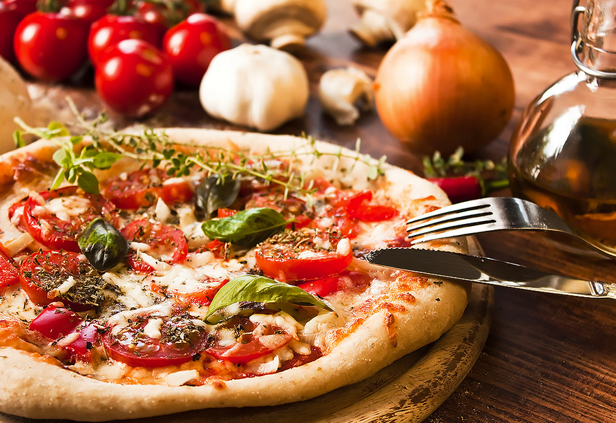 Lassen Sie es sich bei einer schmackhaften neapolitanischen Pizza gut gehen!