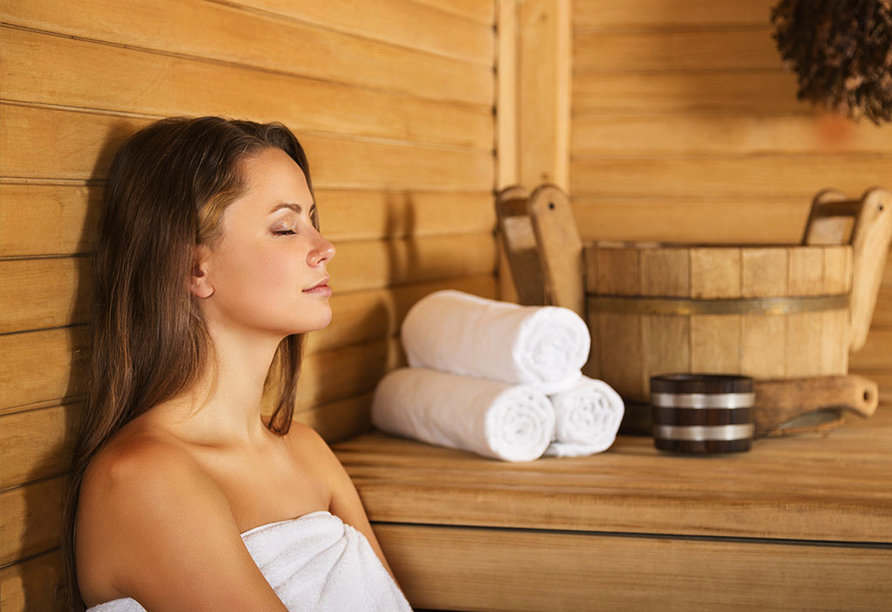 Entspannen in der Sauna im Das Waldkönig Ferienhotel