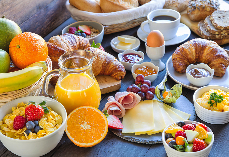 Starten Sie gut in den Tag bei einem reichhaltigen Frühstück.