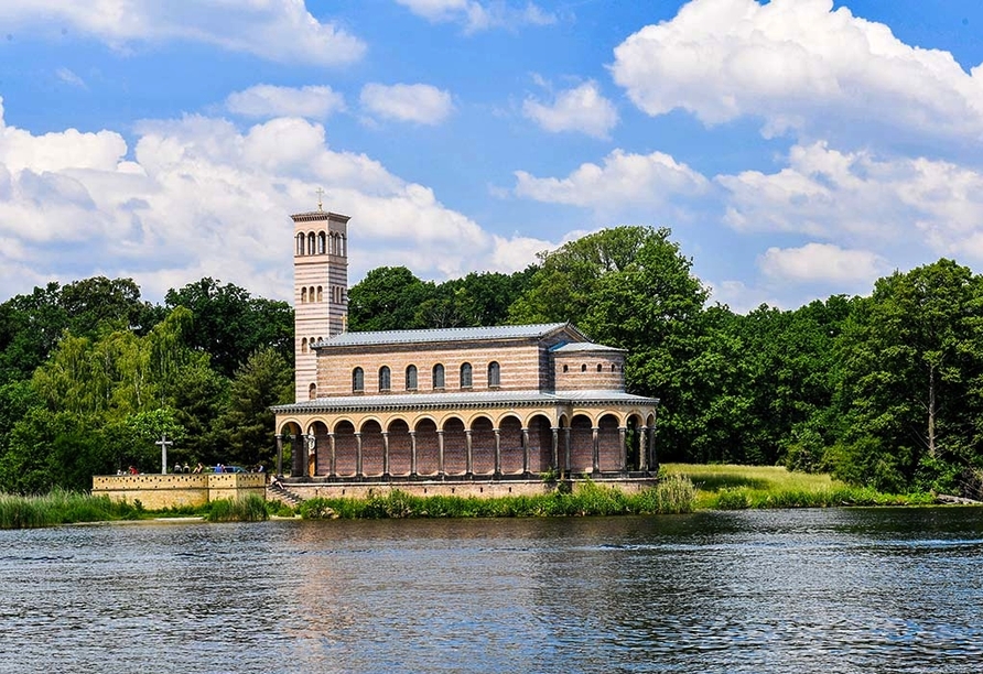 Die Heilandskirche in Sacrow bietet ein wunderschönes Fotomotiv.