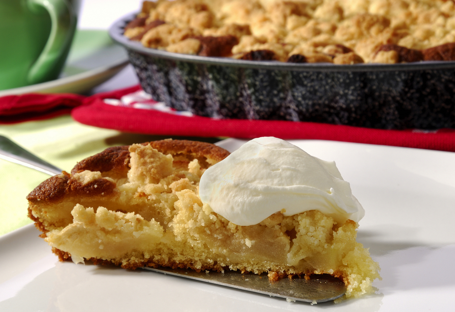 Hotel Zum Weissen Lamm in Rothenberg-Kortelshütte im Odenwald, Streuselkuchen mit Sahne