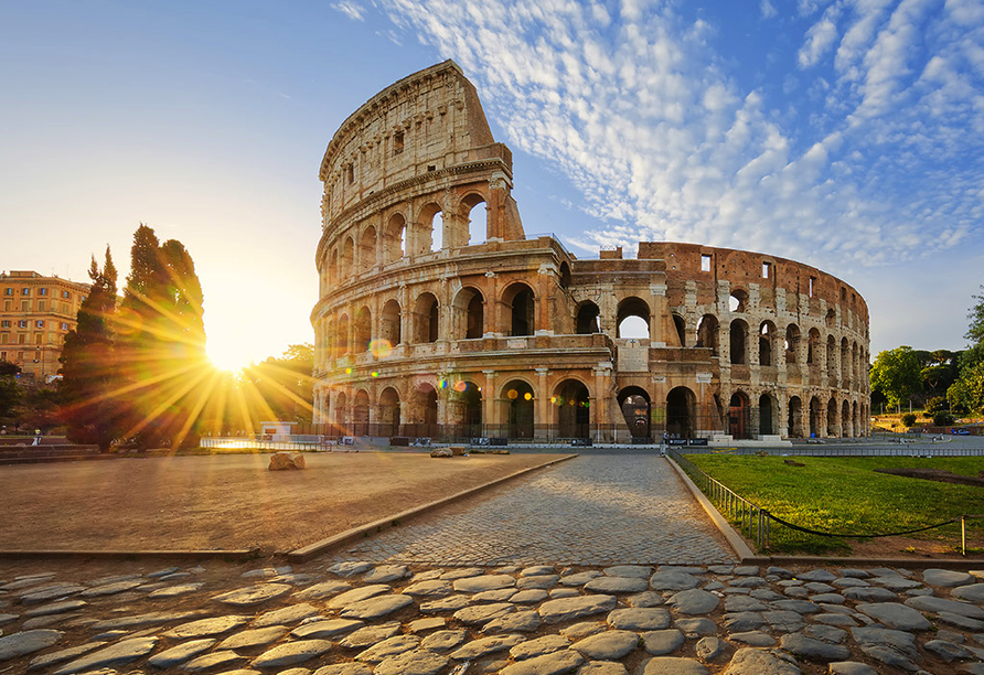 Rom mit dem bekannten Kolosseum können Sie perfekt von der Hafenstadt Civitavecchia aus entdecken. 