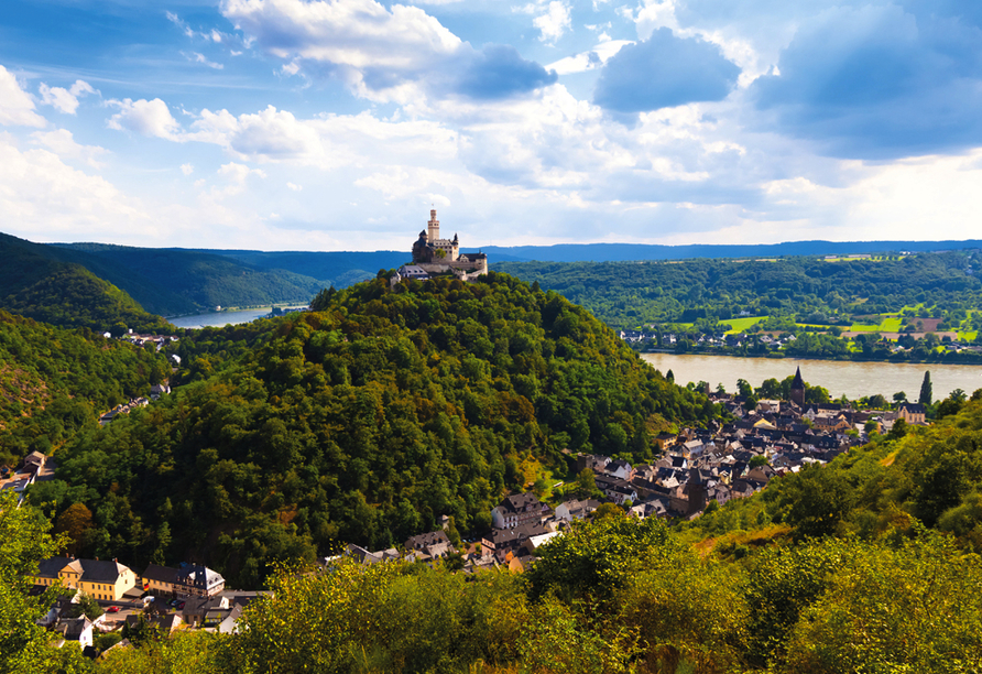 Die Marksburg auf dem Felsen über Braubach