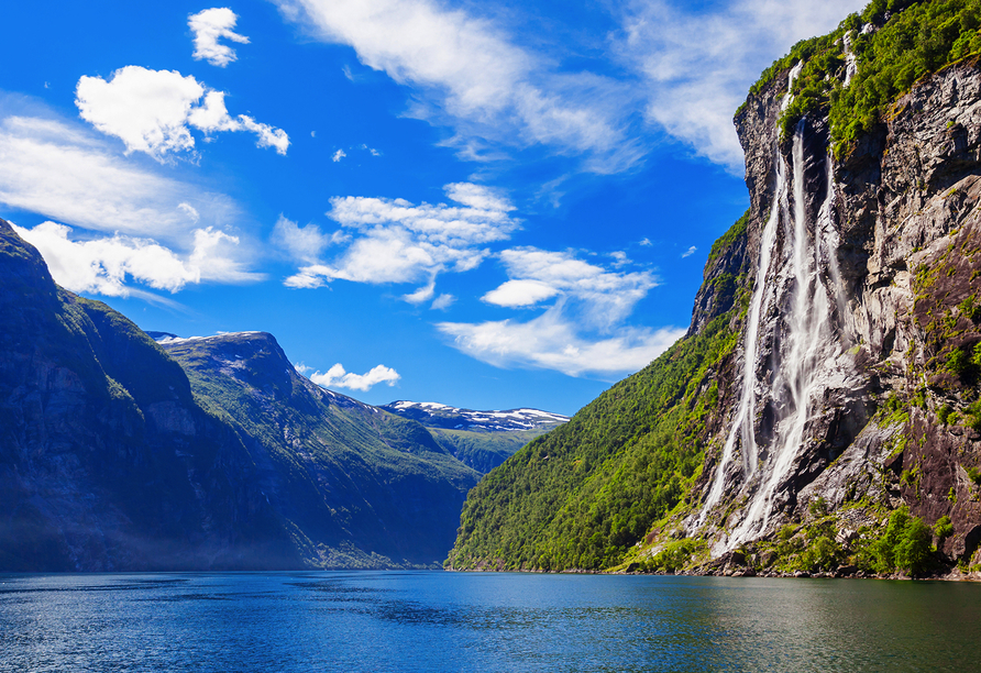 Der Geirangerfjord zählt zum UNESCO-Weltnaturerbe und ist ein absolutes Highlight Ihrer Reise.